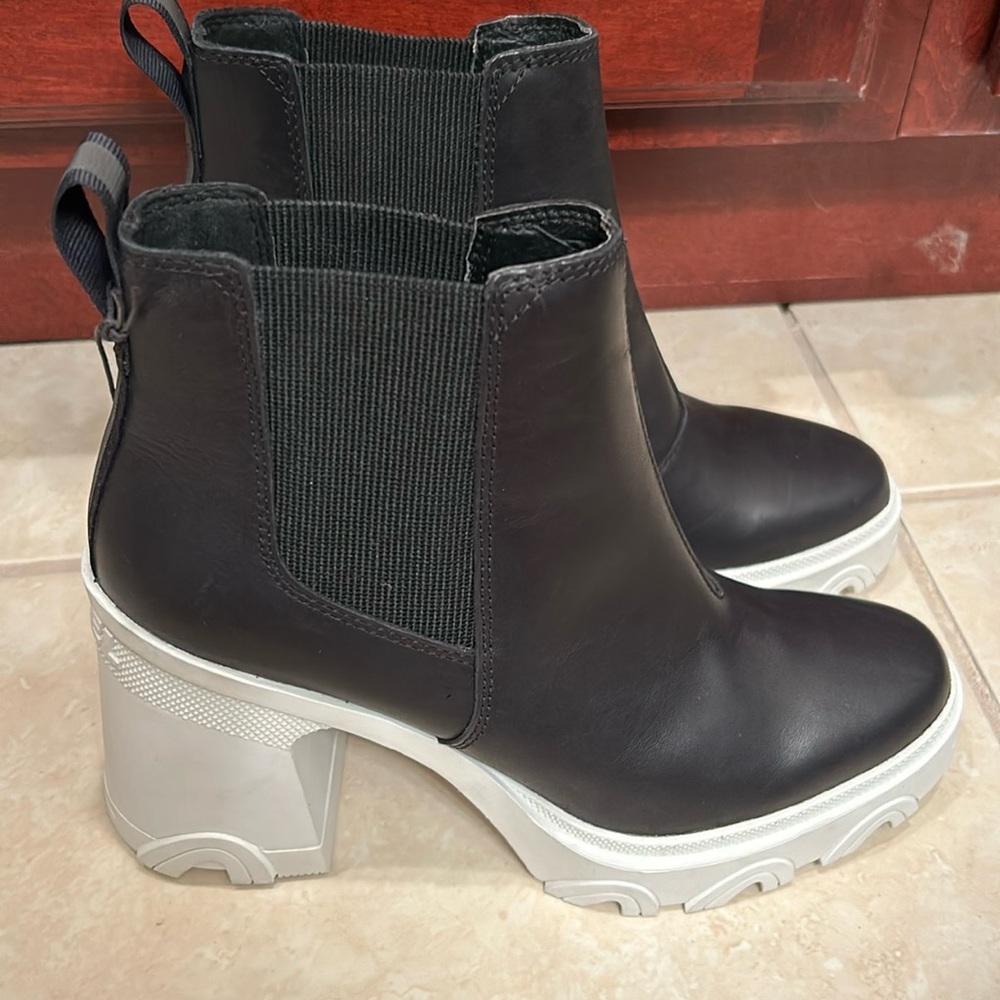 Sorel-black pull on boots size 8.5-new!